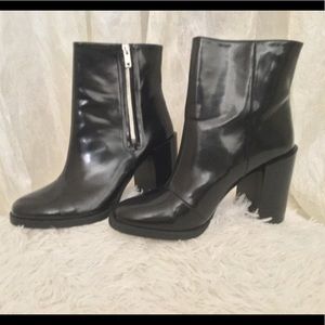 Ankle boots w/ side zipper